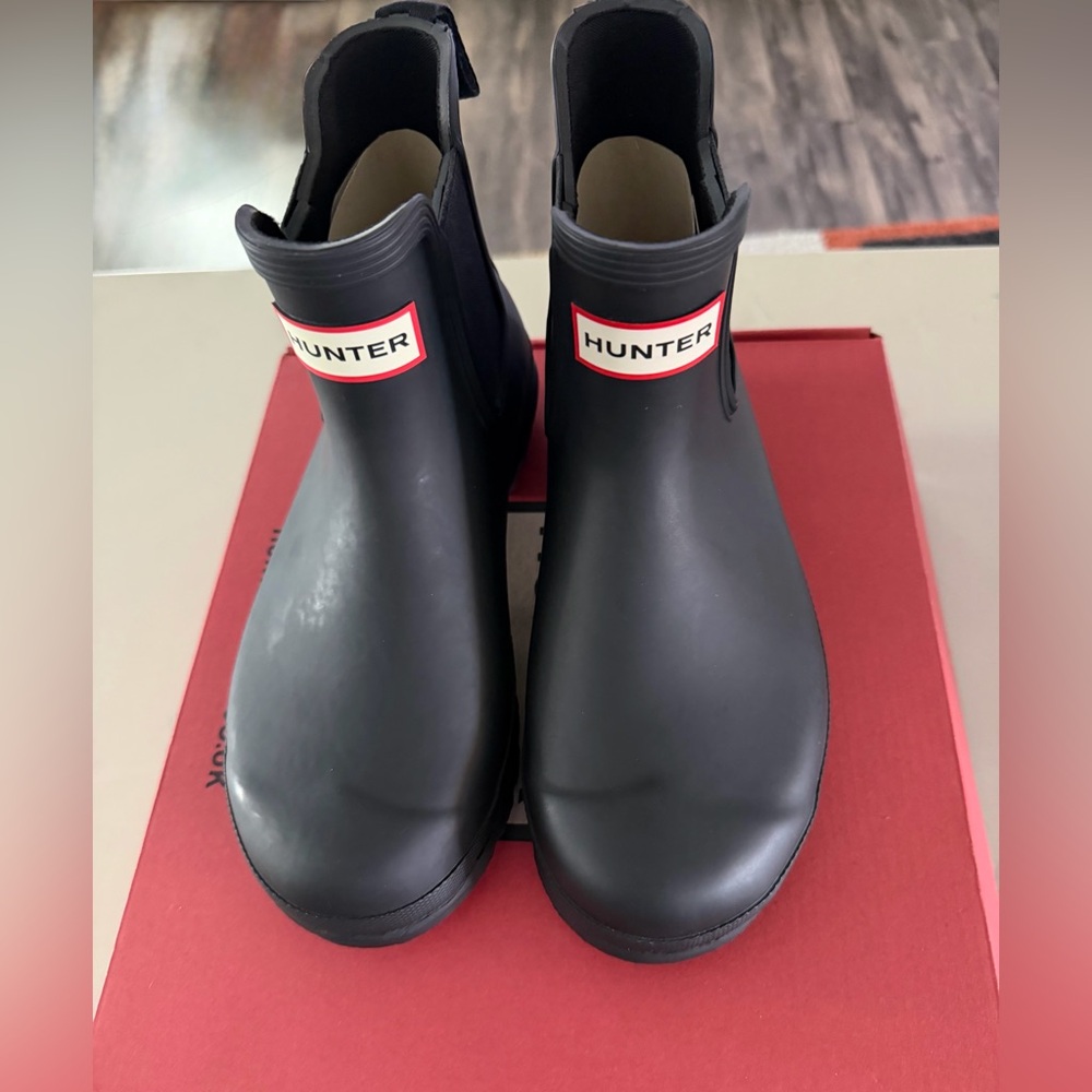 Hunter women’s 7 or 8 original Chelsea boot- new